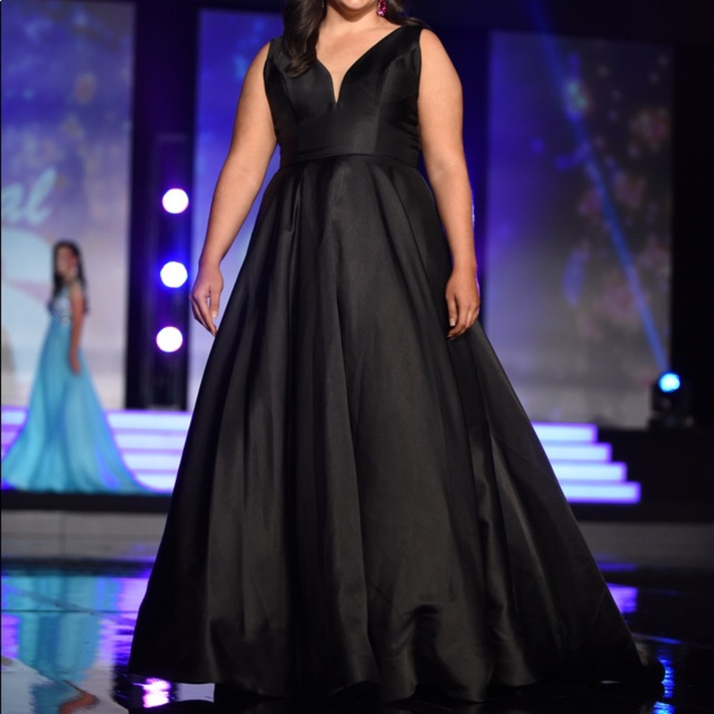 Sherri Hill A line